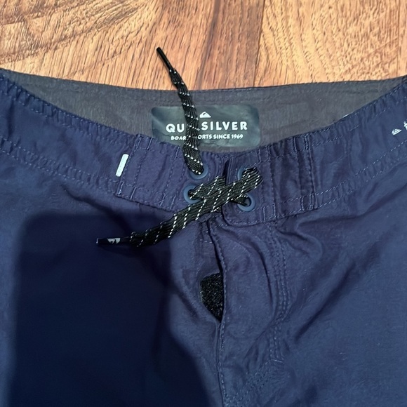 Quicksilver Boy’s Navy Swim Trunks Size 25 - Picture 2 of 6